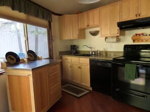 Private kitchen - Cute Cabin in the Woods, Great for Couples; Hot Tub, Bikes, Kayaks, Near Village (Bend)