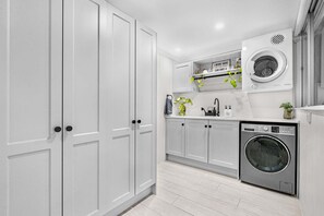 Interior - 4BDR Queenslander with Pool Near Manly Esplanade (Manly)