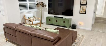 4BDR Queenslander with Pool Near Manly Esplanade