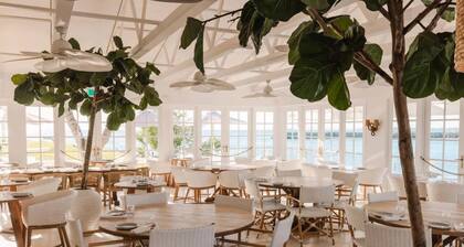 4BDR Queenslander with Pool Near Manly Esplanade