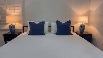 4 bedrooms, iron/ironing board, Internet, bed sheets