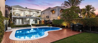 4BDR Queenslander with Pool Near Manly Esplanade