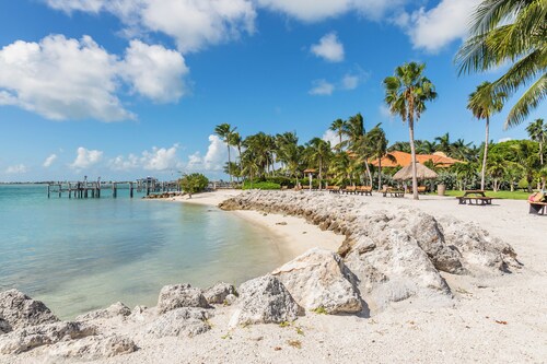 The Palm House@KCB•Newly renovated 3br/3ba•Private pool•Canal front•Cabana club