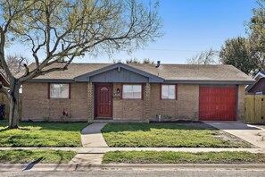 Exterior - Relaxing Coastal Home Home (Corpus Christi)
