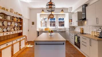 ラグジュアリー ハウス シティビュー | 専用キッチン | ハイチェア