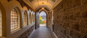 เซนต์ แอนดรูว์ เฮาส์