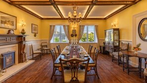 Premium House, City View | Dining