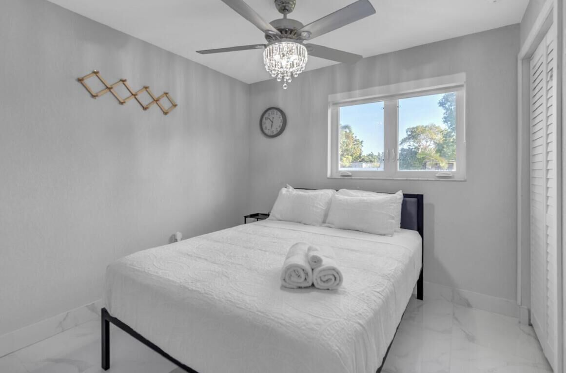 3 soverom, safe på rommet, wi-fi (inkludert) og sengetøy