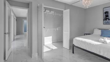 3 slaapkamers, een kluis op de kamer, gratis wifi, beddengoed