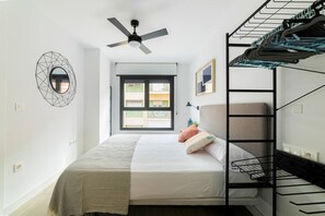Iron/ironing board, travel crib, WiFi, bed sheets - Modern ap. 2nd floor shared heated swimming pool (Alicante/Alacant)