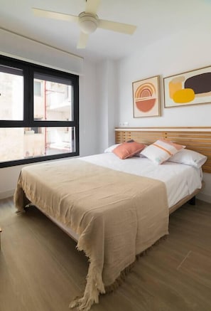 2 bedrooms, iron/ironing board, travel crib, WiFi - Costa 3rd floor shared heated swimming pool (Alicante/Alacant)