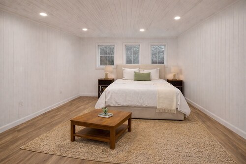 Most Click-Worthy + All-Around Winner
New Studio-Sunset Deck-Firepit-Near Marina