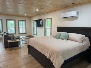 Free WiFi, bed sheets - Most Click-Worthy + All-Around Winner
New Studio-Sunset Deck-Firepit-Near Marina (Nancy)