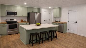 Micro-ondes, four, plaque de cuisson