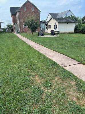 Property grounds - Cozy Loft Walk to Downtown & Near Gettysburg (New Oxford)