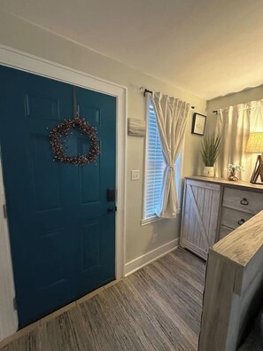 Interior - Cozy Loft Walk to Downtown & Near Gettysburg (New Oxford)