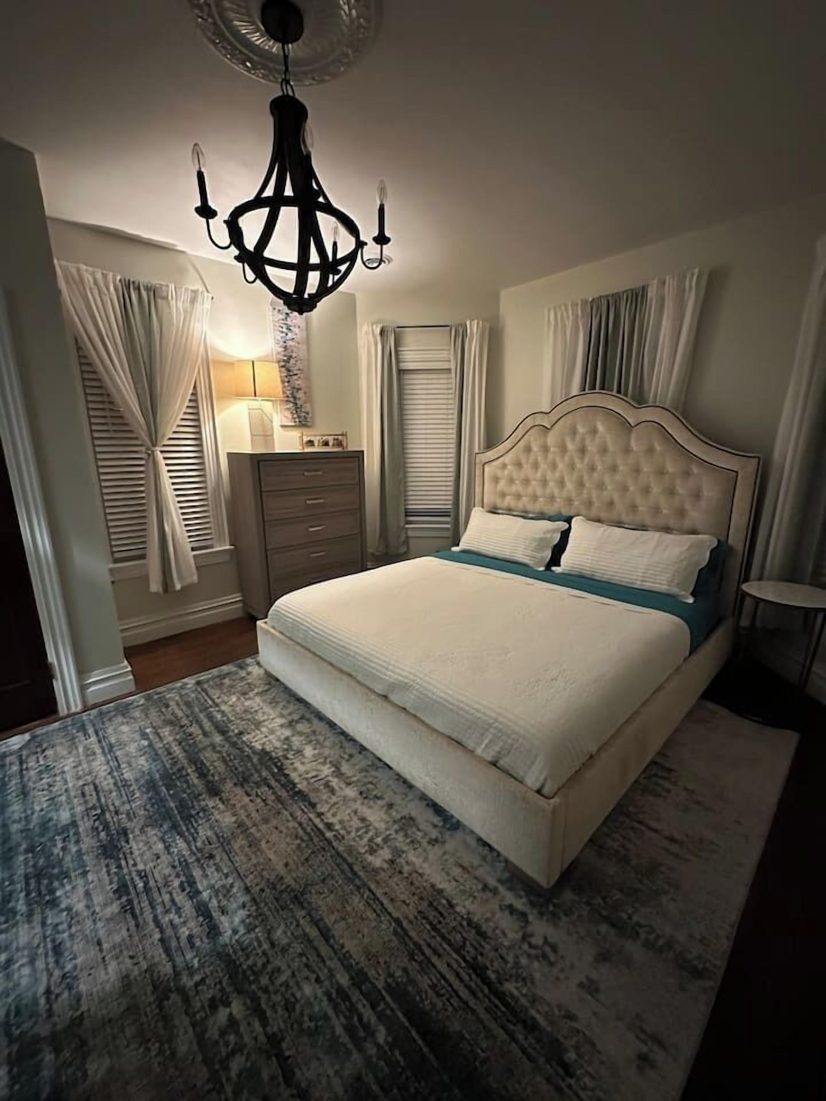 Desk, iron/ironing board, travel cot, WiFi