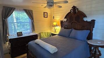 Travel cot, free WiFi, bed sheets