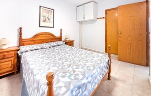 1 bedroom, free WiFi - Awesome apartment in Torrevieja with outdoor swimming pool (Torrevieja)