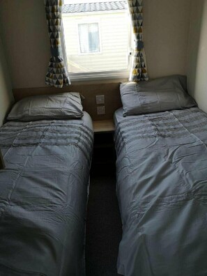 3 bedrooms, individually decorated, individually furnished, free WiFi - Presthaven Beach Resort - Holiday Accommodation 14316 (Holywell)