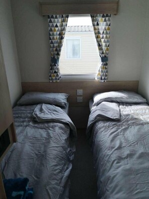 3 bedrooms, individually decorated, individually furnished, free WiFi - Presthaven Beach Resort - Holiday Accommodation 14316 (Holywell)