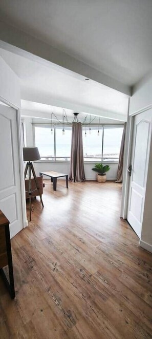 Interior - Captain YOO - The pearl, sea view (Fécamp)