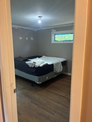 3 bedrooms, in-room safe, iron/ironing board, free WiFi - Welcome World Cup soccer fans! (Independence)