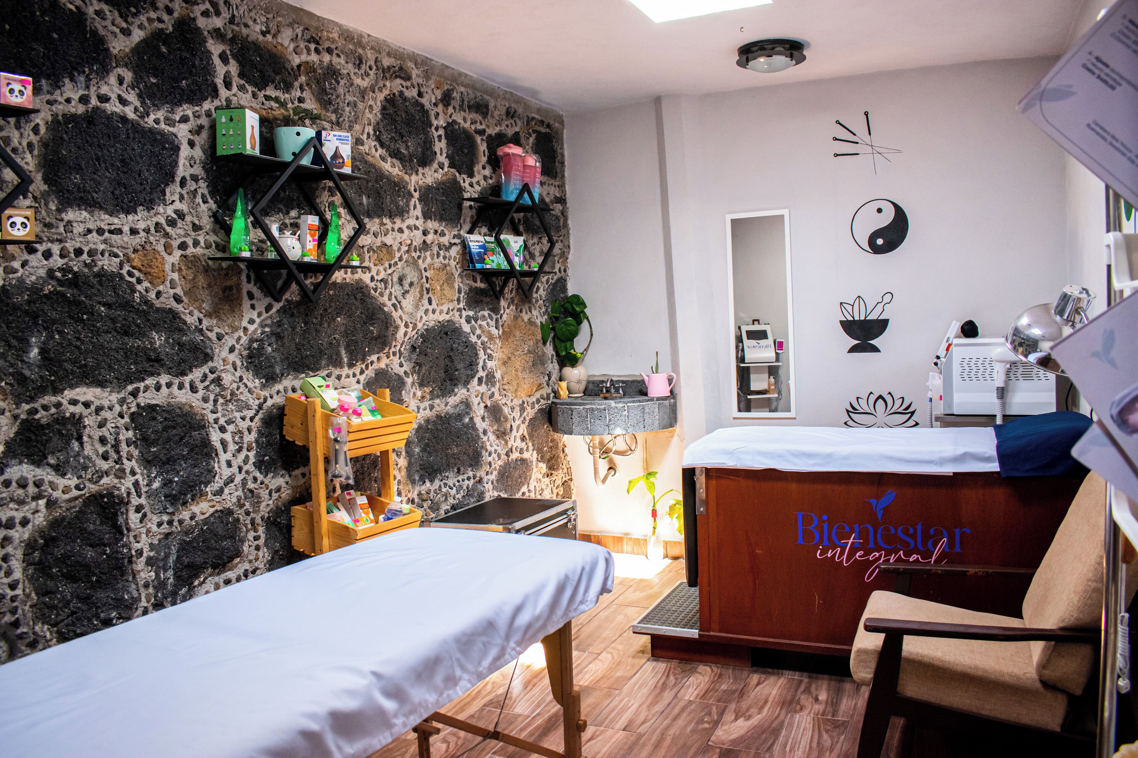 Masajes con piedras calientes y masajes deportivos 