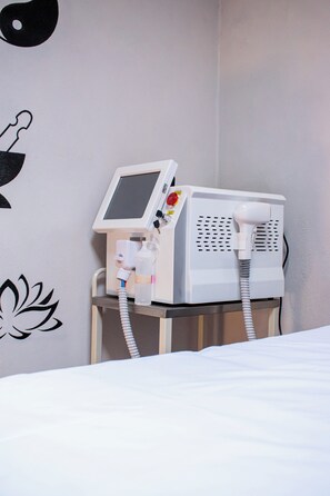 Massasje med varme steiner, idrettsmassasje og 1 behandlingsrom