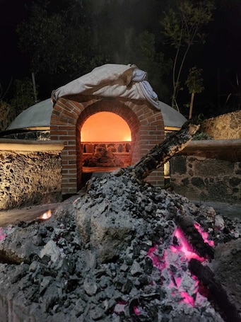 Body treatments, hot stone massages, sports massages, body wraps. Hotel Buenavista
