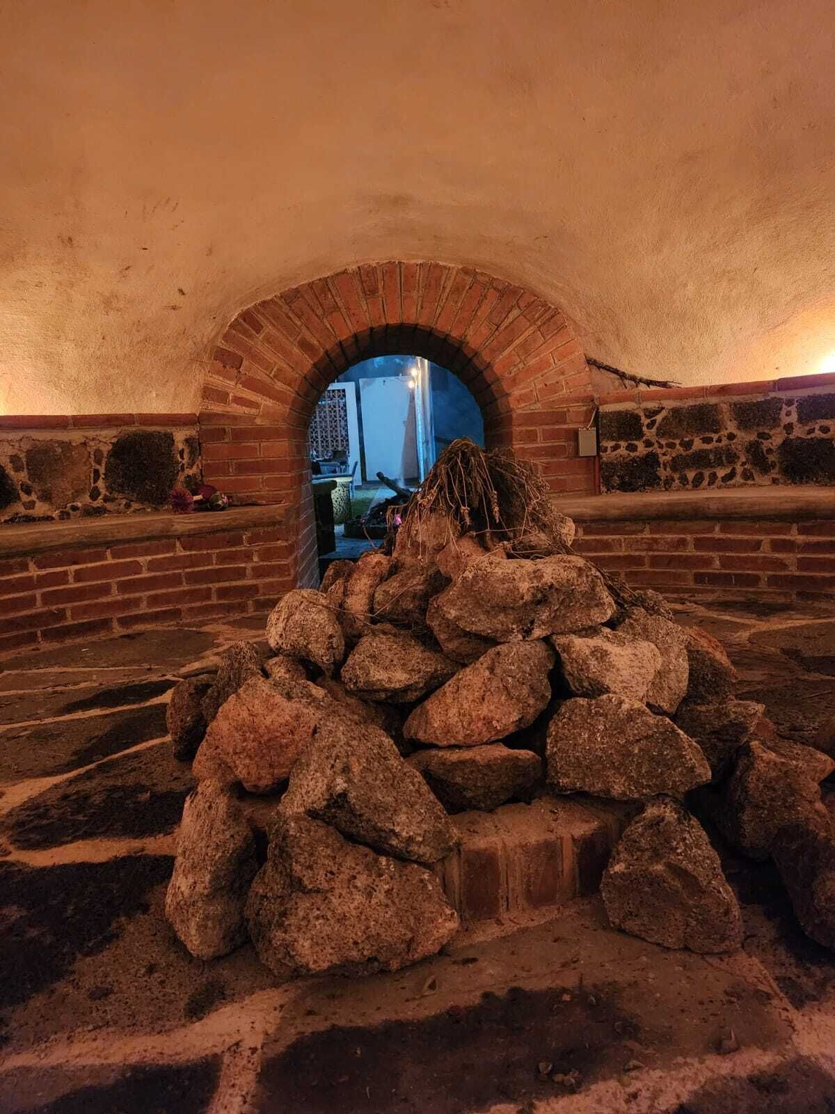 Masajes con piedras calientes, masajes deportivos, 1 sala de tratamiento