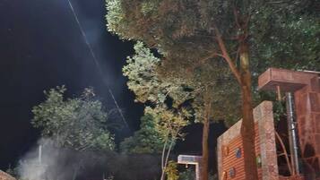 Tratamientos corporales y masajes con piedras calientes