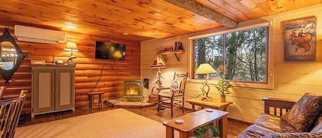 Televisión y chimenea