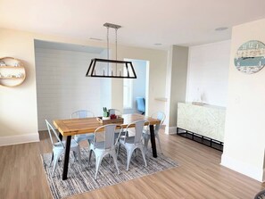 Dining - Perfect Location-Ocean view, walk to everything! (Surf City)
