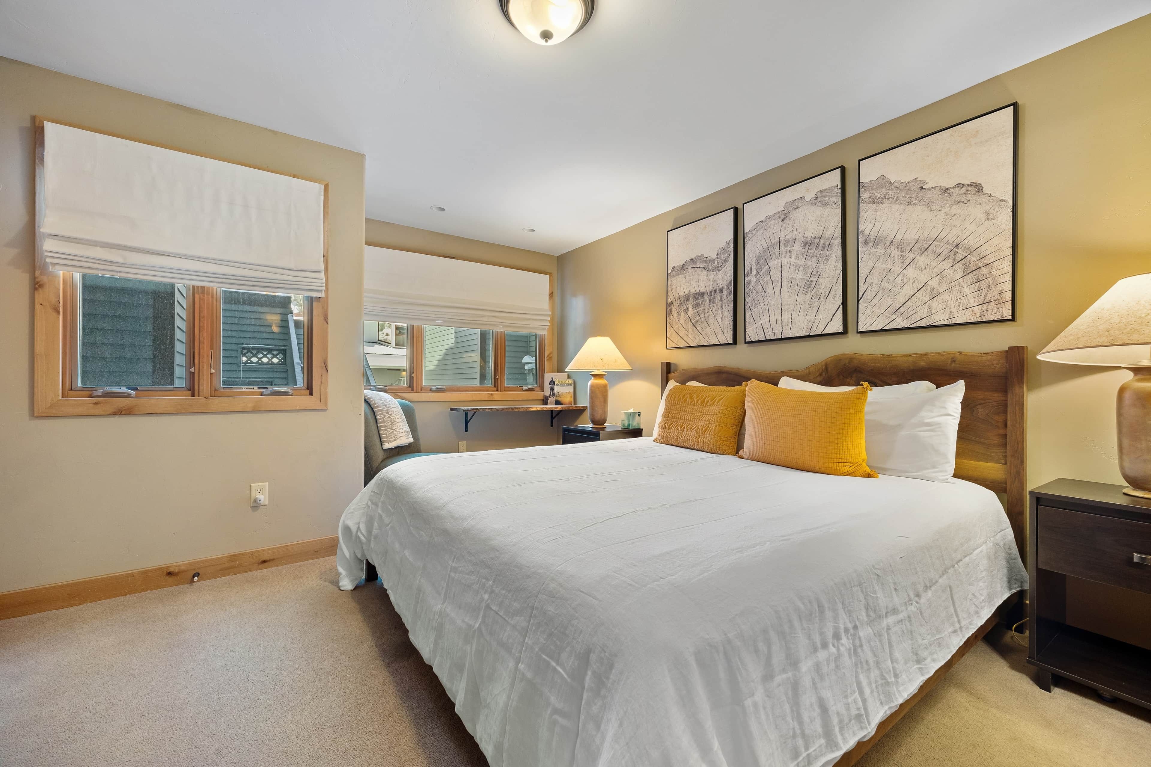 Tabla de planchar con plancha, wifi y ropa de cama 