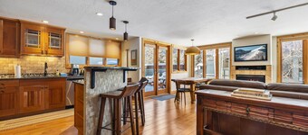 Cozy, Central 3BR Gem: Hot Tub + Fireplace