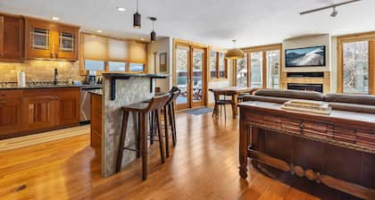 Cozy, Central 3BR Gem: Hot Tub + Fireplace