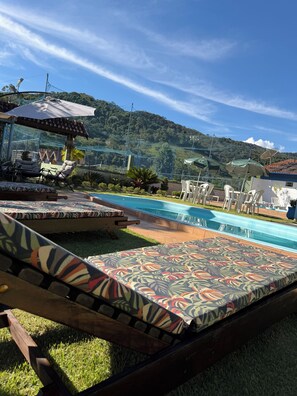 2 kolam renang outdoor