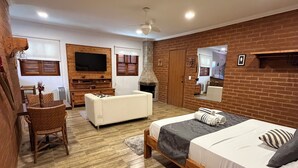 Phòng Deluxe, ban công, quang cảnh vườn | Trang trí khác biệt, bộ trải giường