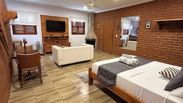 Deluxe Room, Balcony, Garden View | Individually decorated, bed sheets