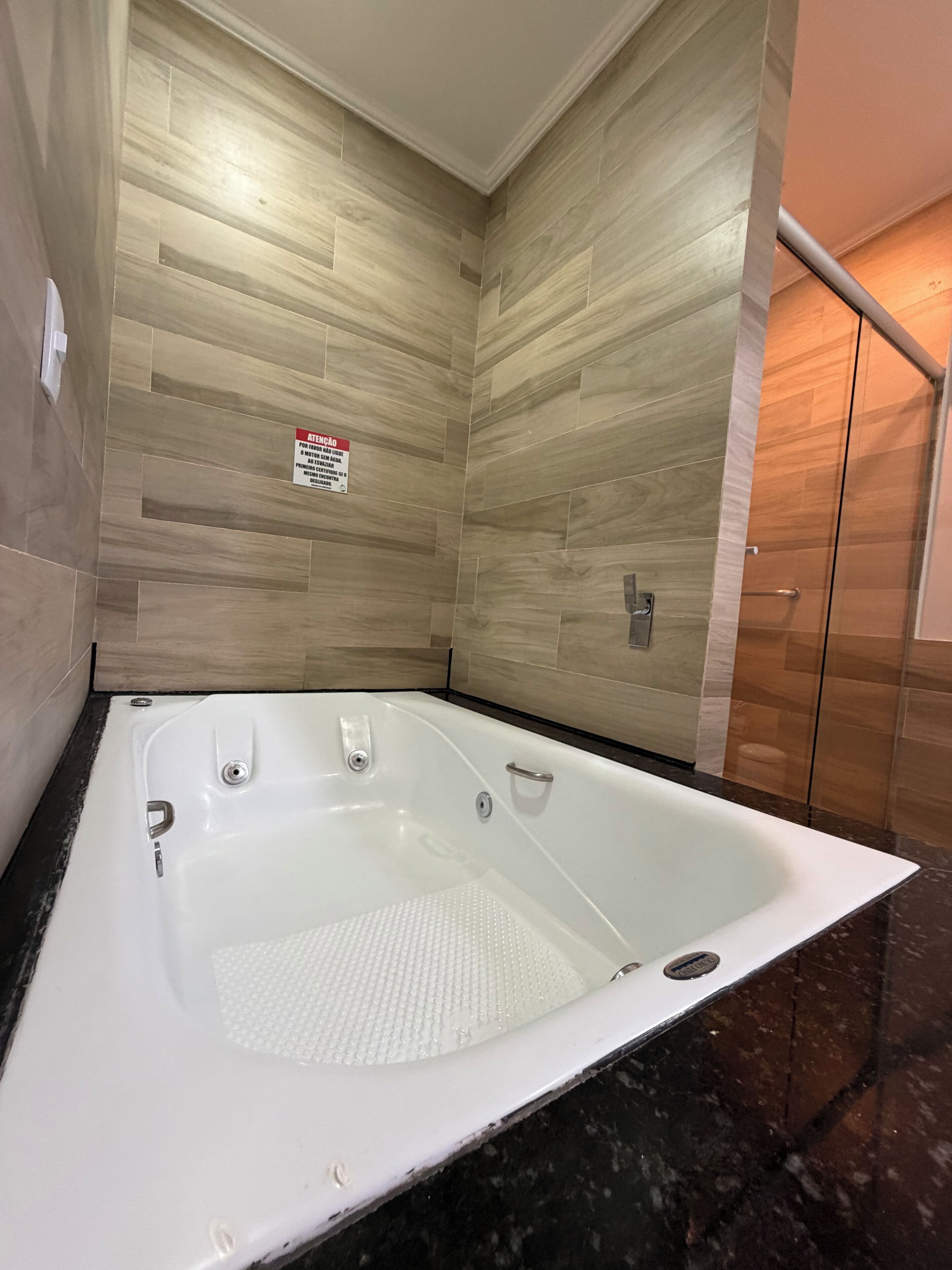 Quarto luxo, sacada, vista para o jardim | Banheiro | Toalhas de banho 