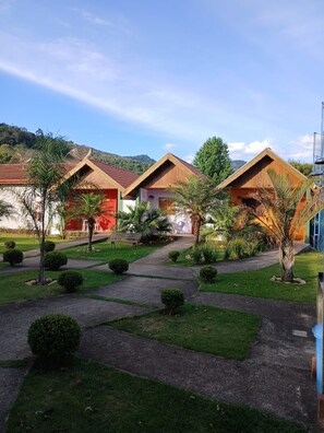 Kamar Basic, balkon, pemandangan kebun | Pintu masuk interior