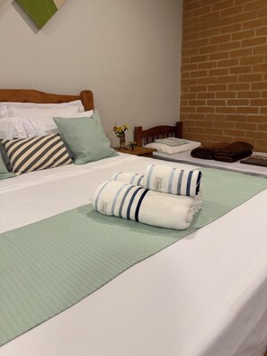 ห้องแฟมิลี่, ระเบียง, วิวสวน | ห้องพักตกแต่งอย่างมีเอกลักษณ์, ผ้าปูที่นอน