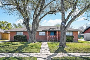 Exterior - Coastal Comfort Retreat Near Beach (Corpus Christi)