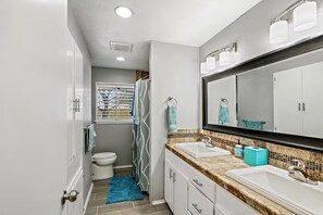 Bathroom - Coastal Comfort Retreat Near Beach (Corpus Christi)