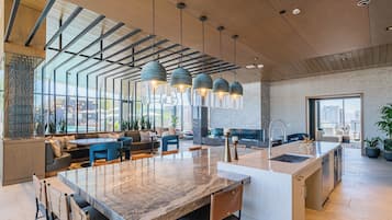 Coin salon dans le hall