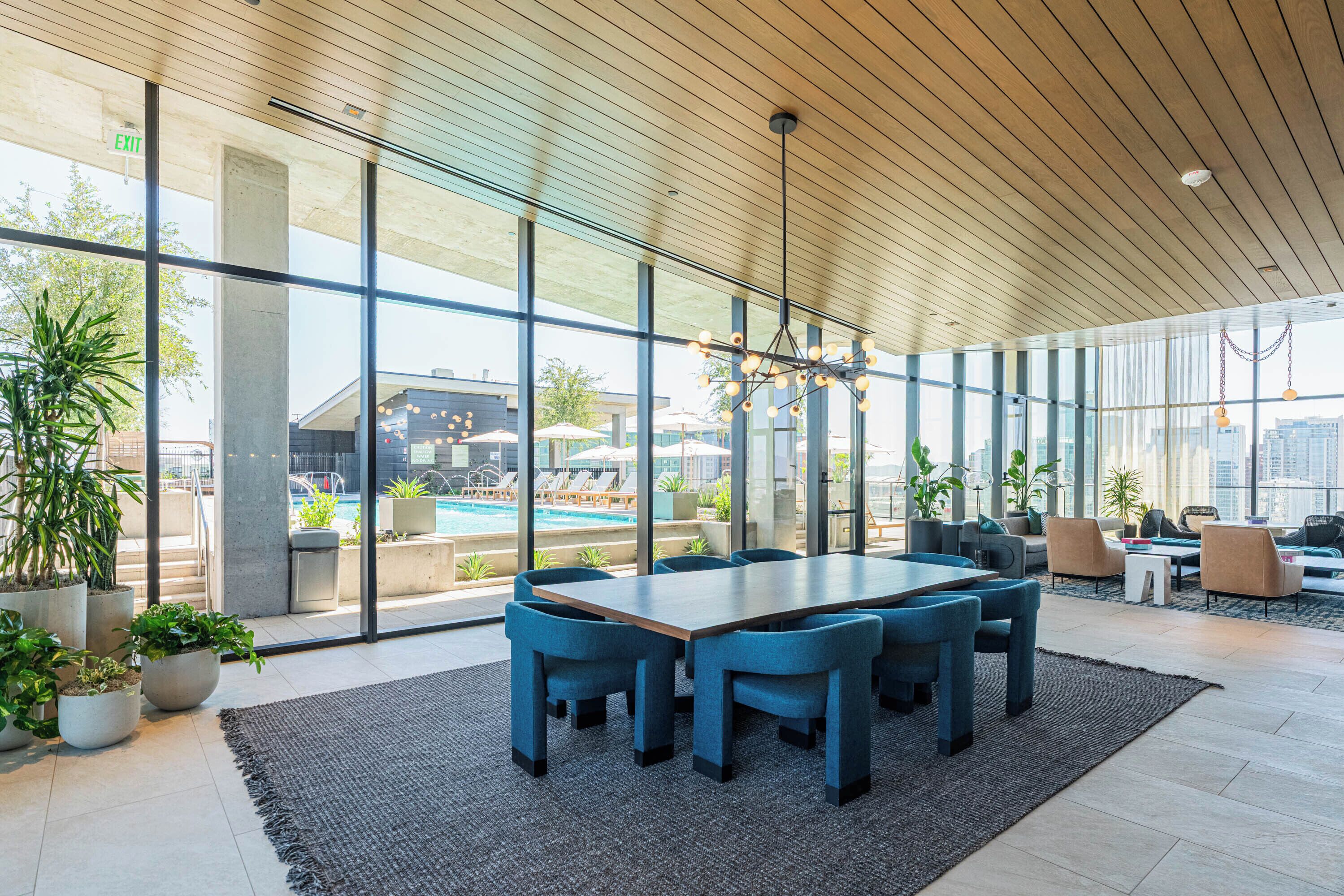 2 piscines extérieures