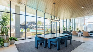 2 piscines extérieures