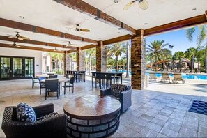 Outdoor dining - 5 Bedroom / 5 bathroom Disney Luxe home @ Solterra (Davenport)