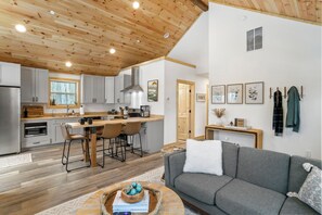 Microwave, stovetop, dishwasher - Wild Laurel - Sleeps 6 - Perfect for the family - Under 10 mins to WISP/Lake (McHenry)